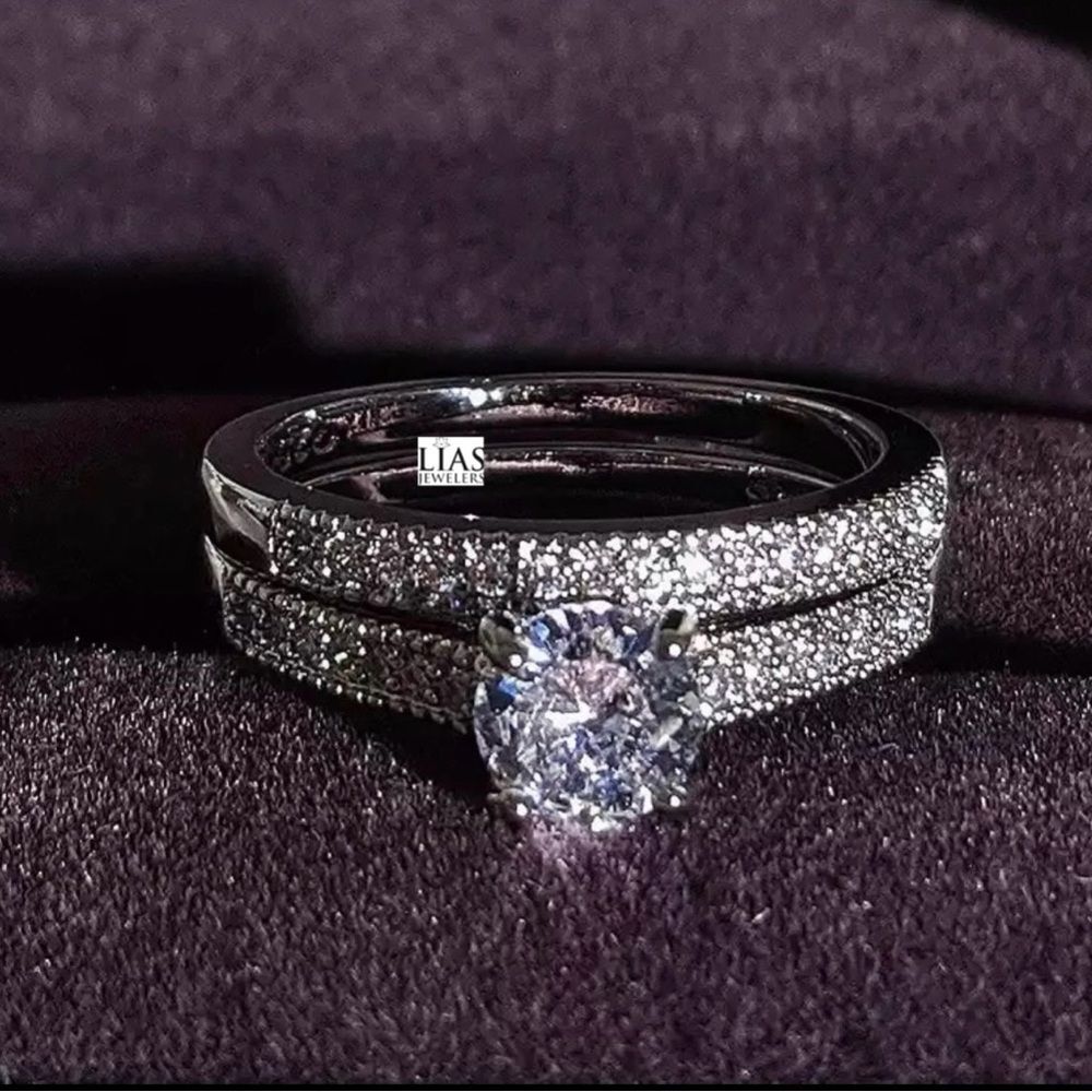 New 18k white gold wedding ring set